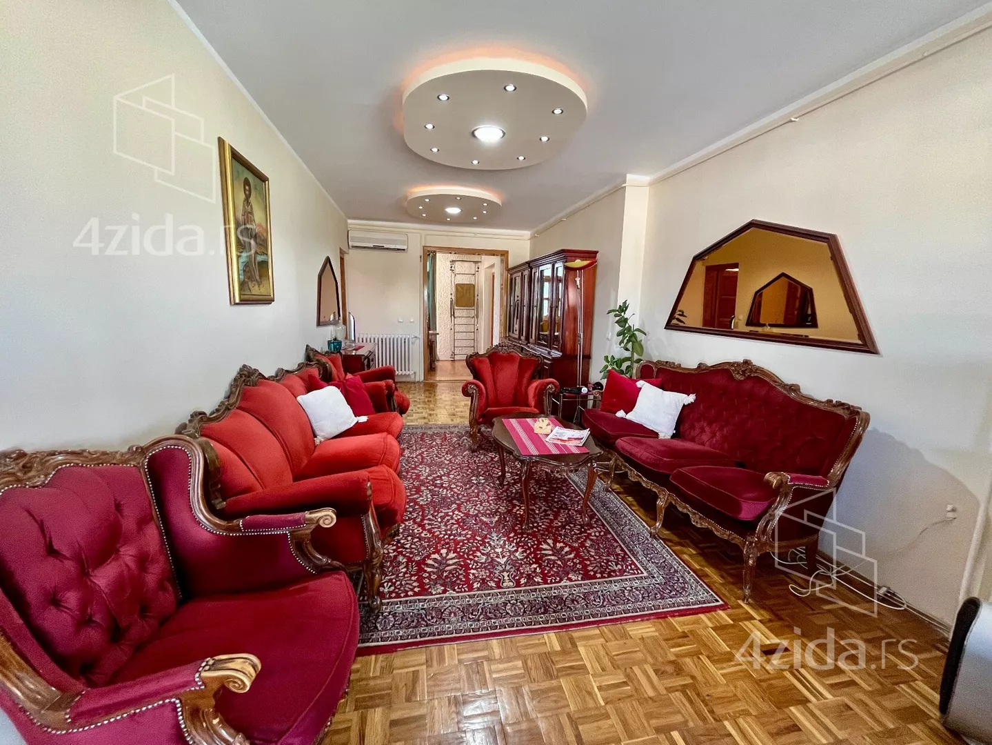 Šestoiposoban stan | 4zida