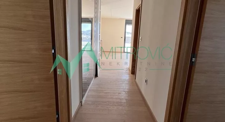 Šestosoban stan | 4zida