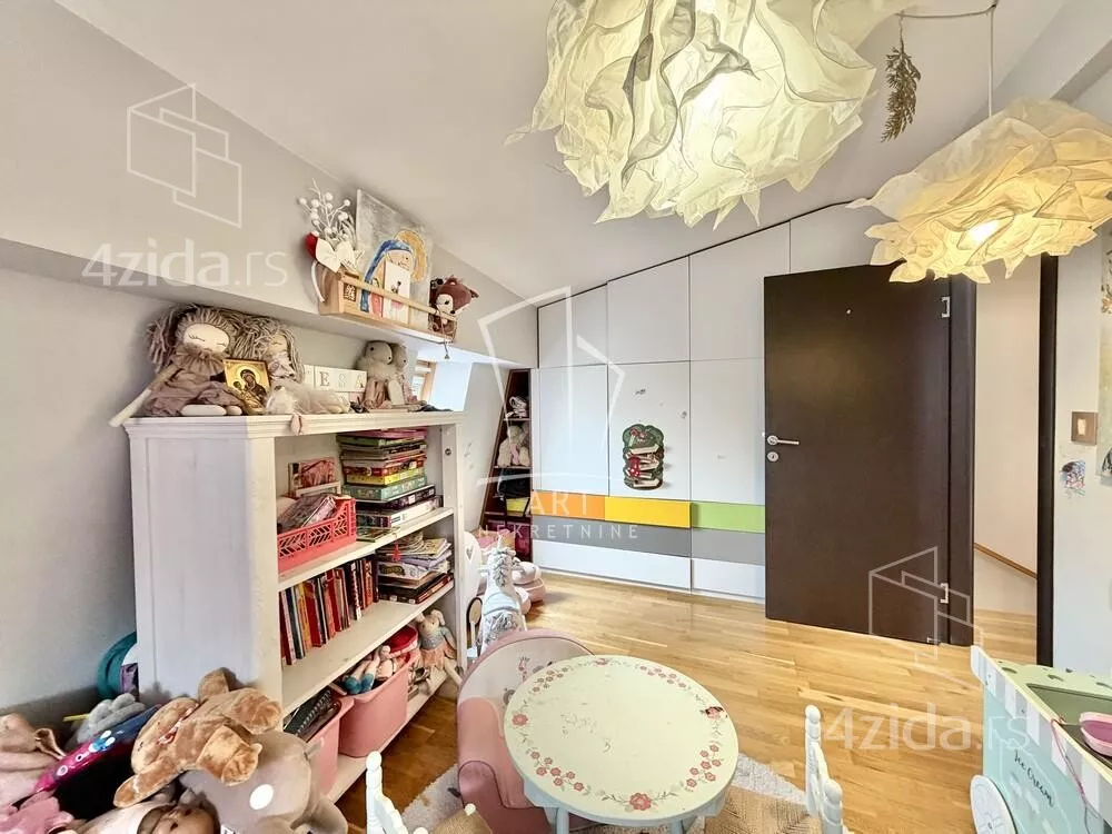 Troiposoban stan | 4zida