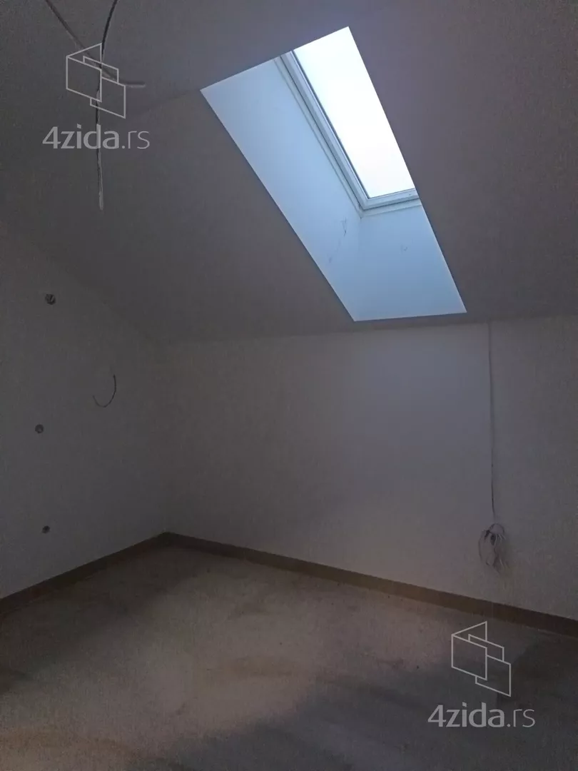 Poslovna zgrada | 4zida