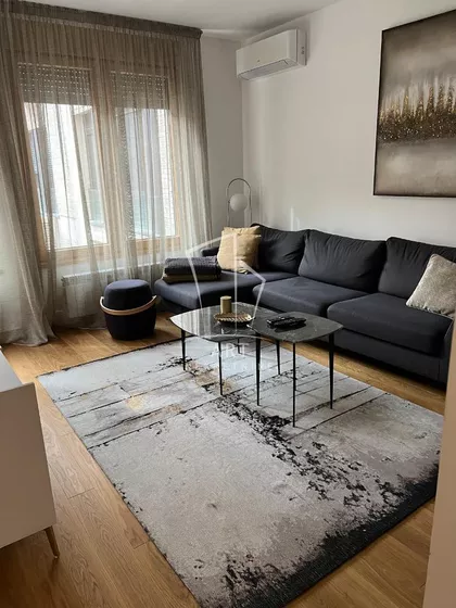 Tadije Sondermajera | 4zida.rs