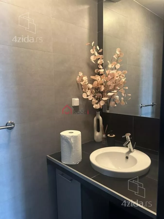 Četvoroiposoban stan | 4zida