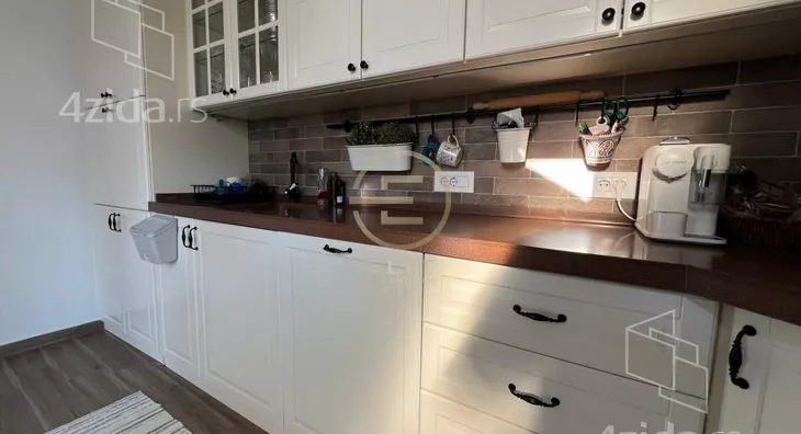 Četvoroiposoban stan | 4zida