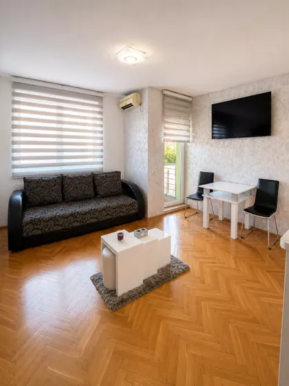 Bulevar Cara Lazara 92 | 4zida.rs