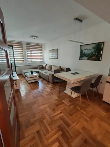 Dom Zdravlja | 4zida.rs