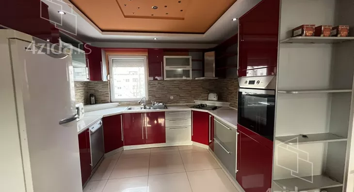 Petosoban stan | 4zida