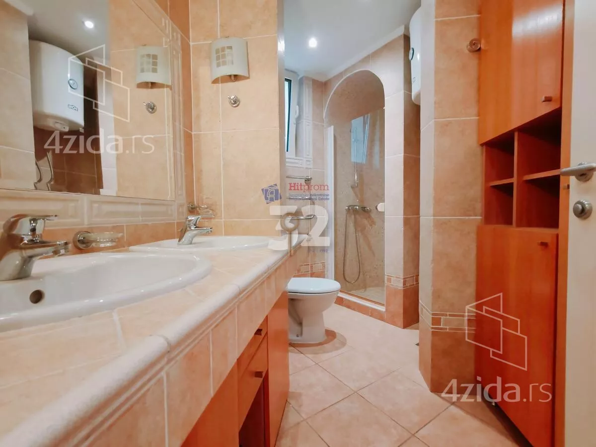 Petosoban stan | 4zida