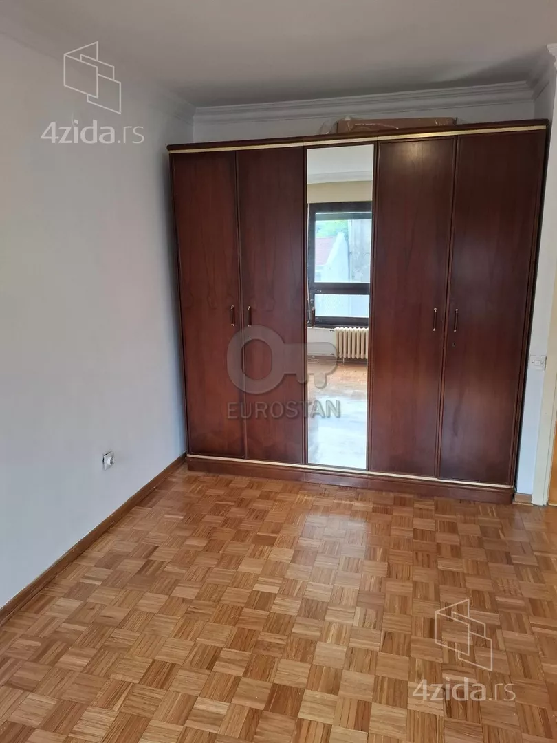 Četvoroiposoban stan | 4zida