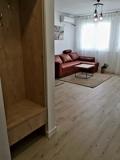Gundulićeva 1b | 4zida.rs