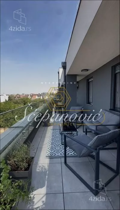 Četvoroiposoban stan | 4zida
