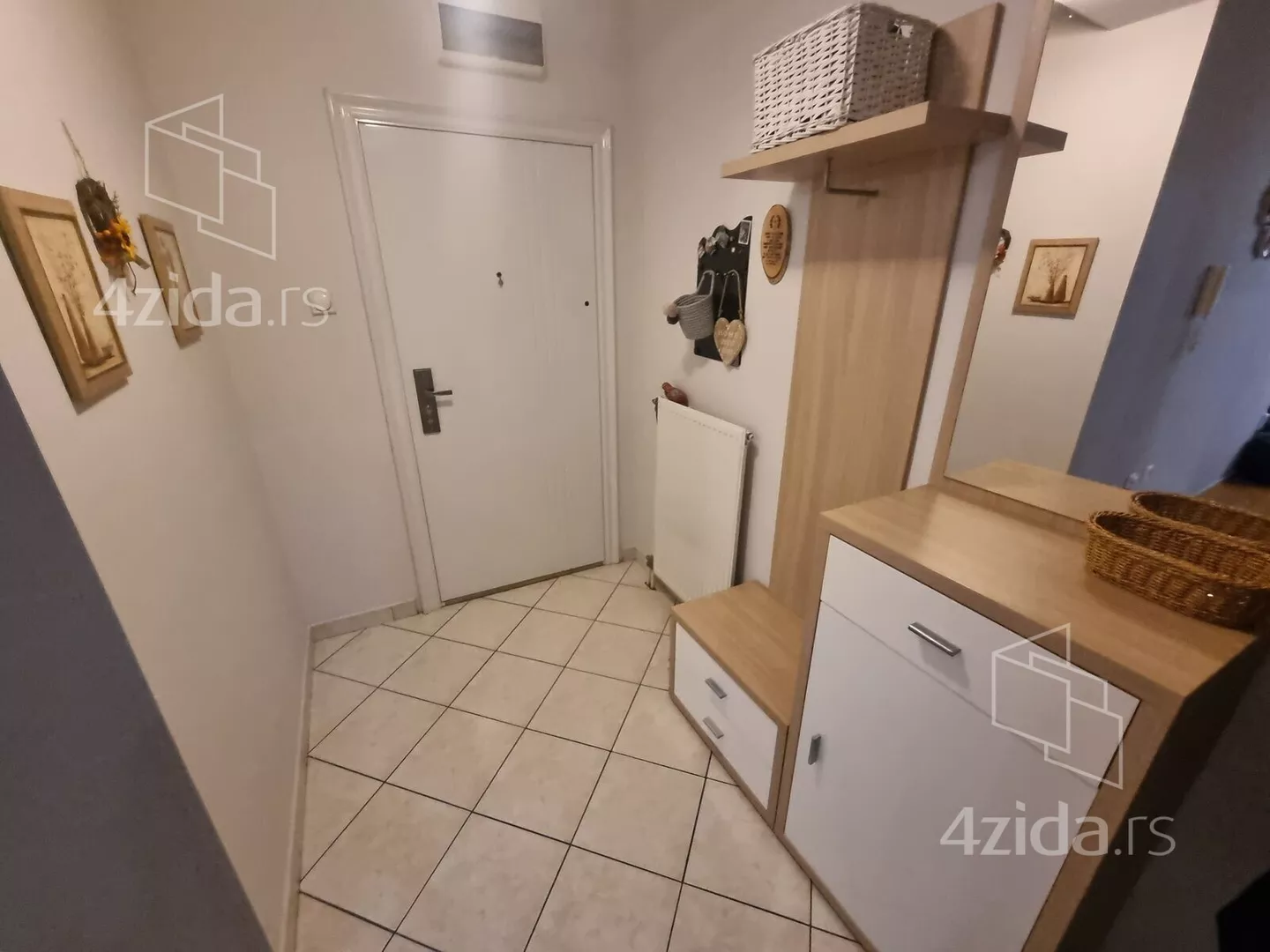 Troiposoban stan | 4zida