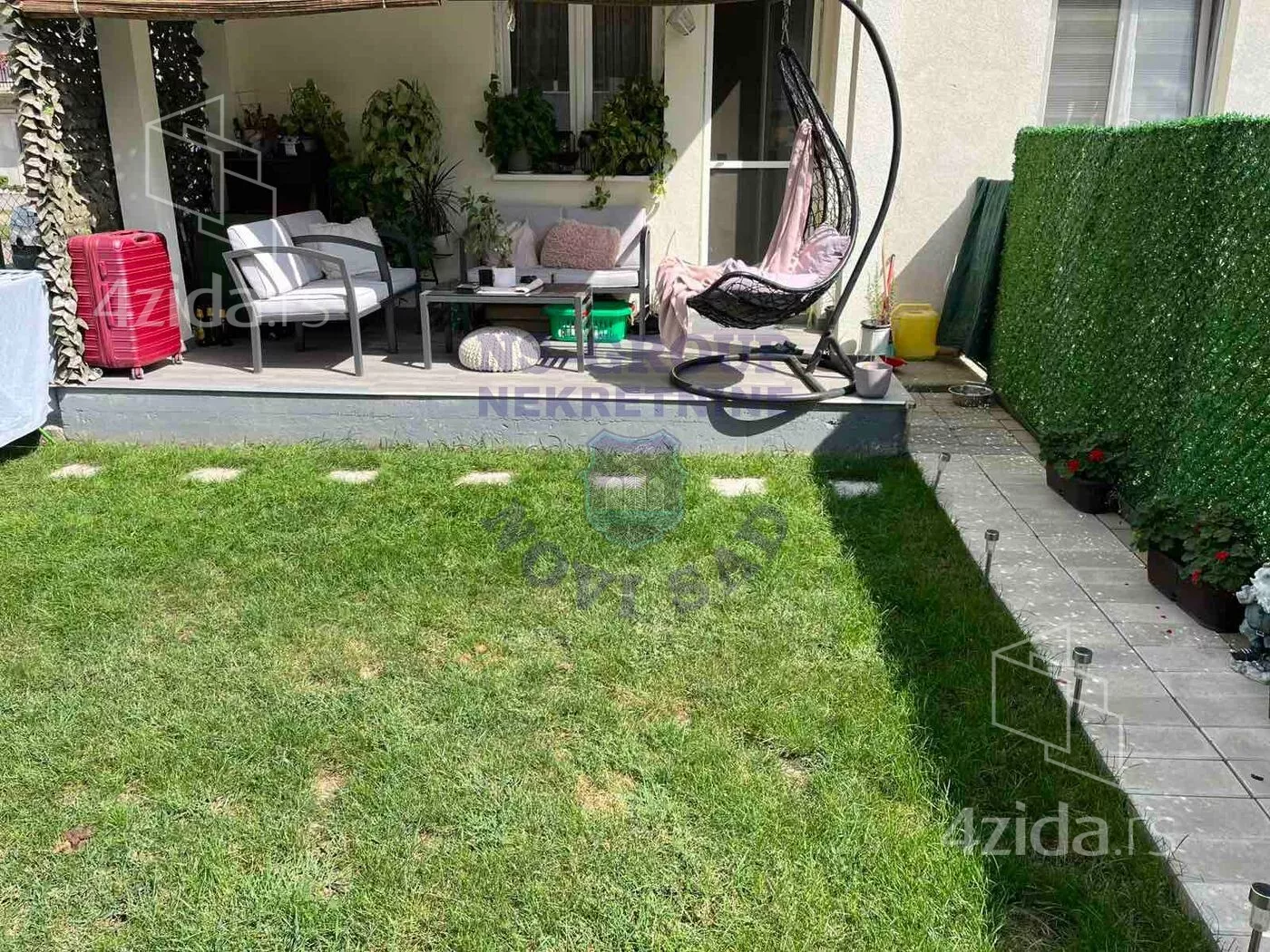 Troiposoban stan | 4zida