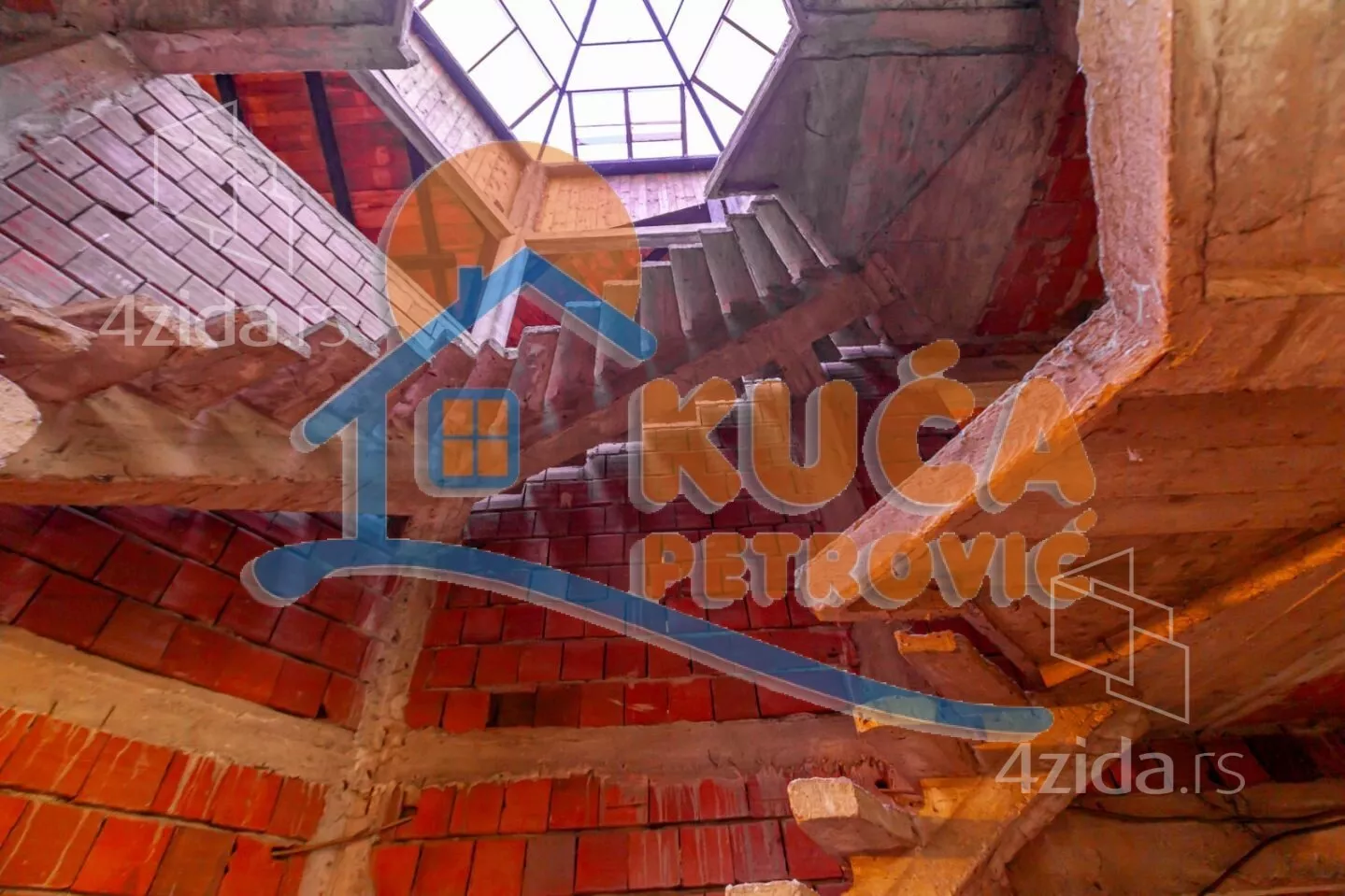 Lokal | 4zida