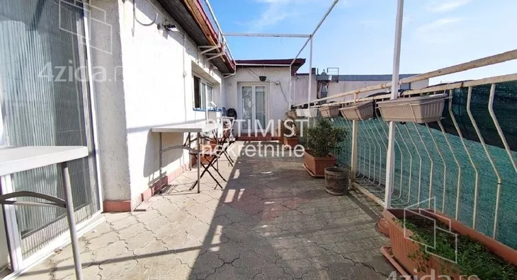 Šestoiposoban stan | 4zida