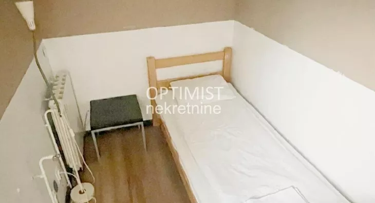 Šestoiposoban stan | 4zida