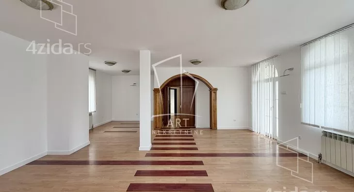 Poslovna zgrada | 4zida