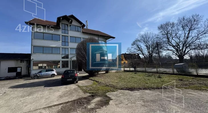 Poslovni prostor | 4zida