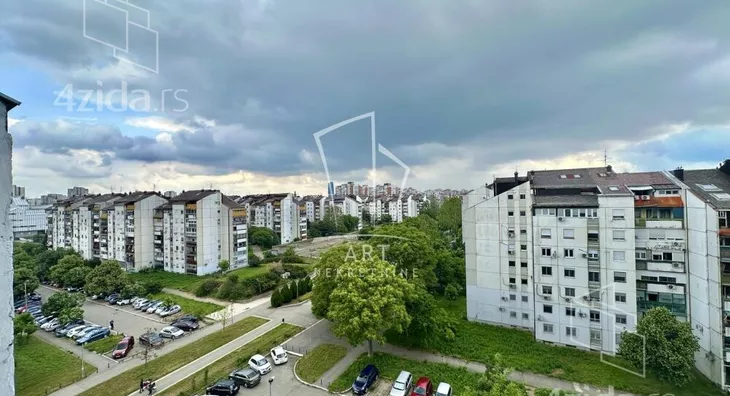 Šestosoban stan | 4zida