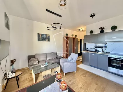 Crvenih božura | 4zida.rs