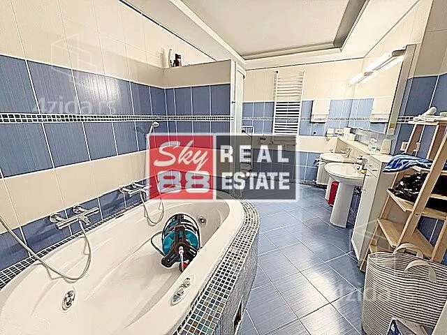 Šestoiposoban stan | 4zida