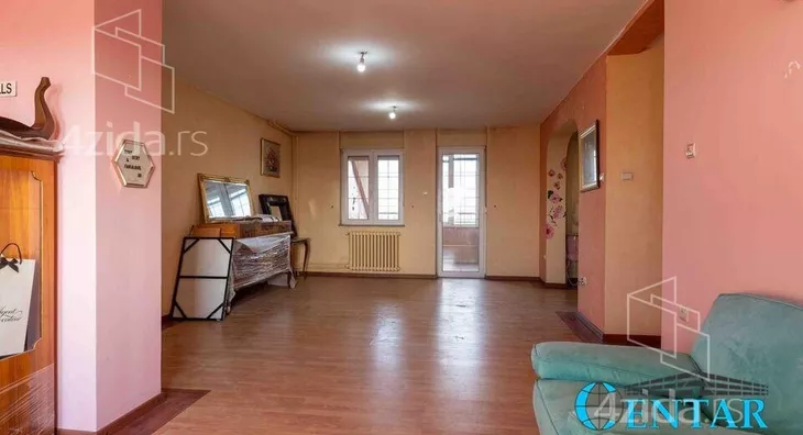 Petosoban stan | 4zida