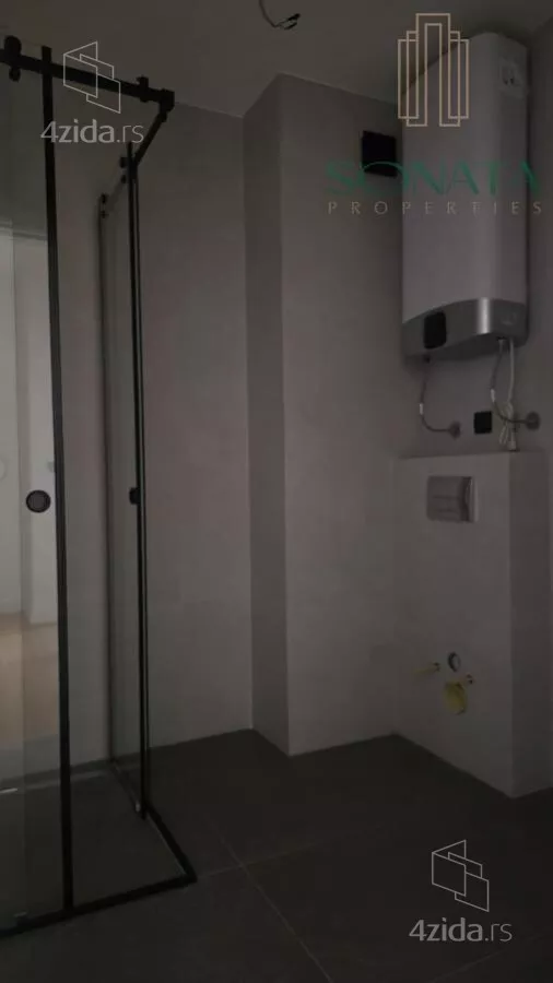 Šestosoban stan | 4zida