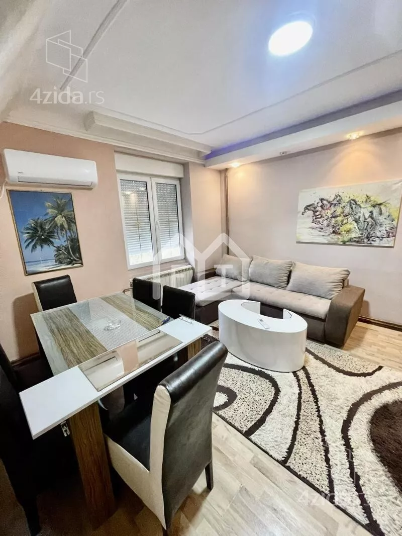 Četvoroiposoban stan | 4zida