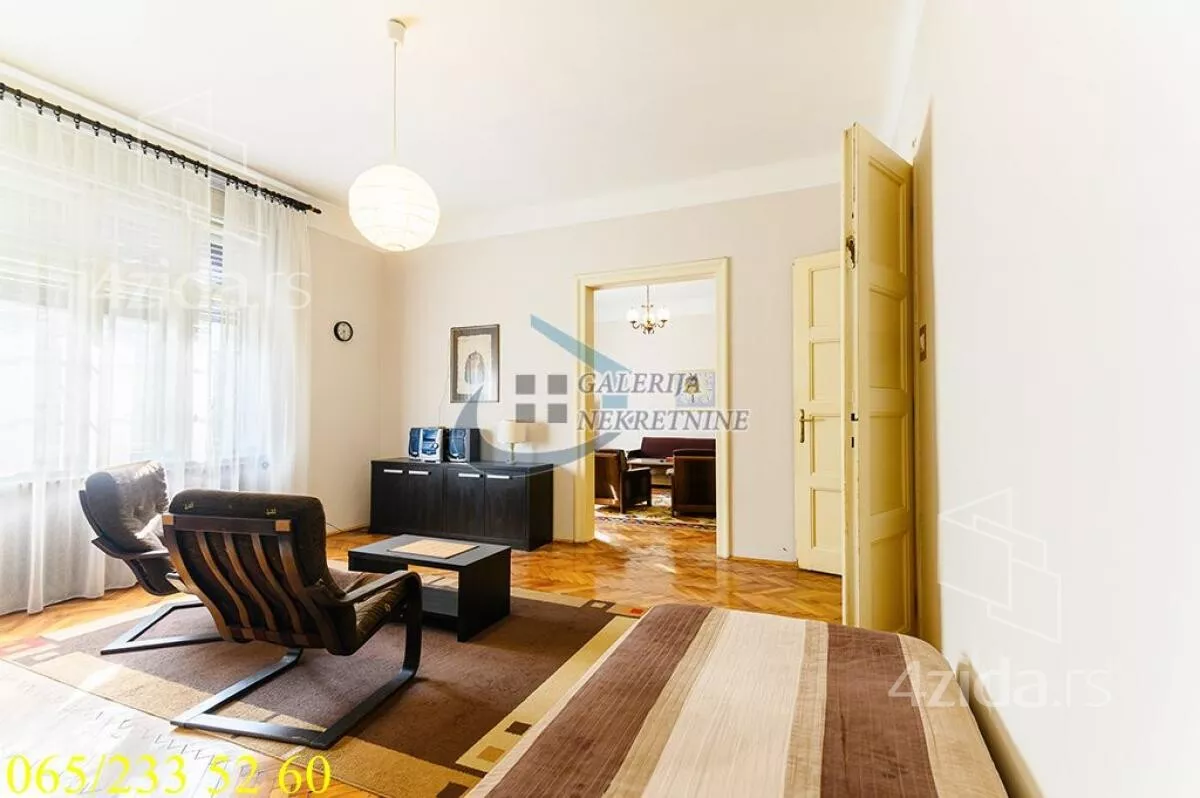 Četvoroiposoban stan | 4zida