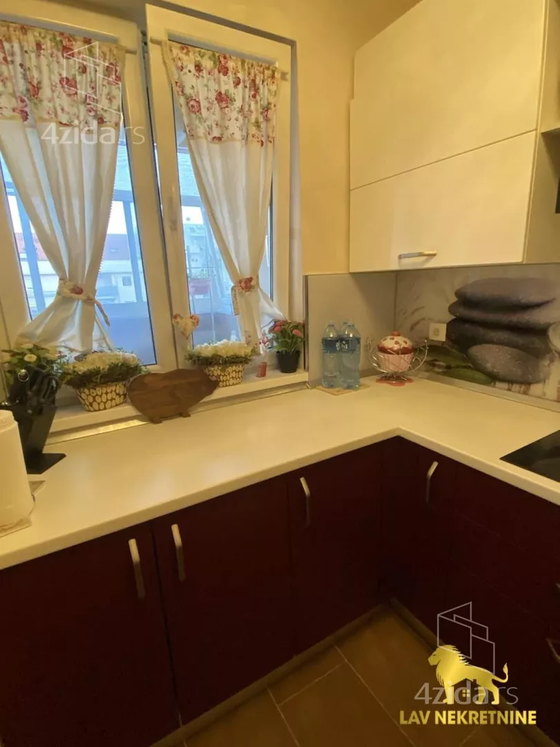 Četvoroiposoban stan | 4zida