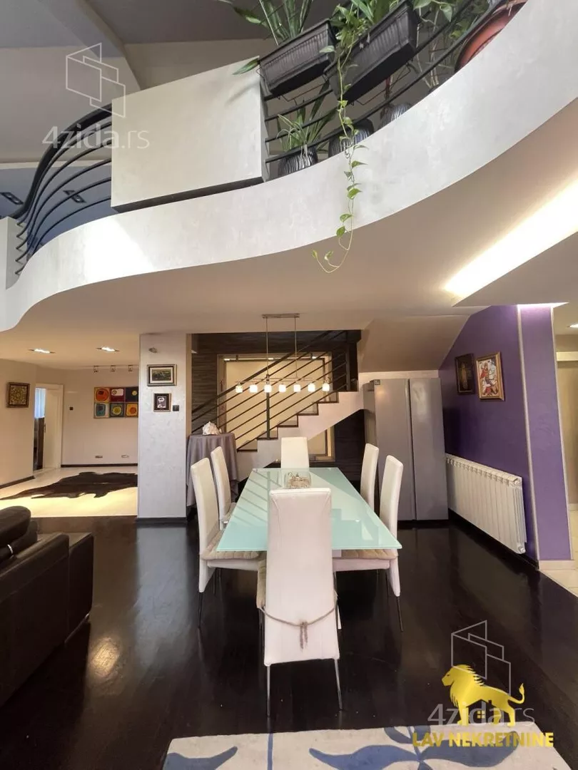 Šestosoban stan | 4zida