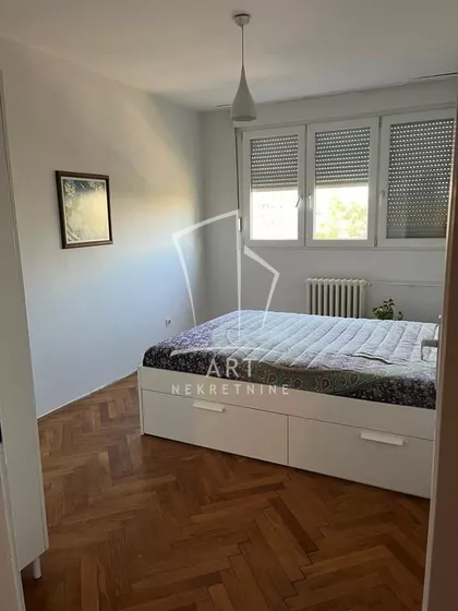 Pariske komune | 4zida.rs
