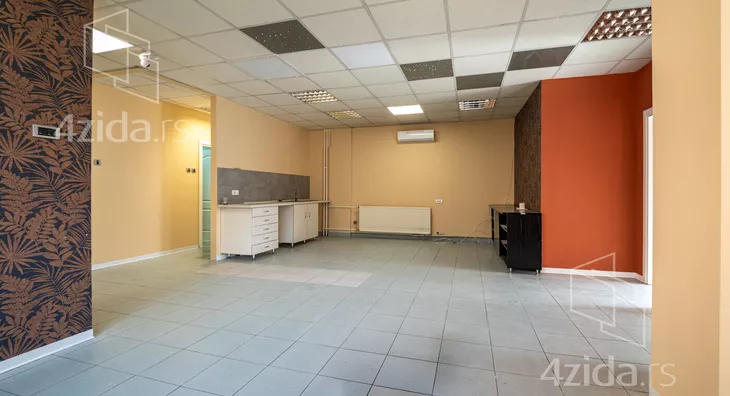 Poslovna zgrada | 4zida