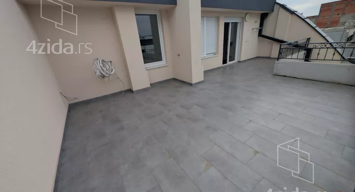 Šestosoban stan | 4zida