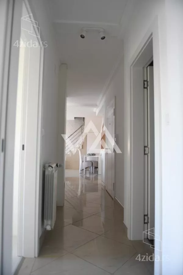 Šestosoban stan | 4zida