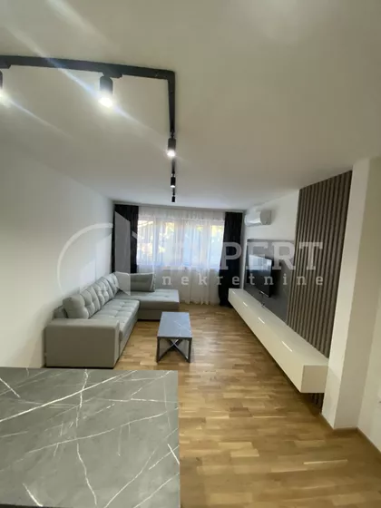 Sestre Baković | 4zida.rs