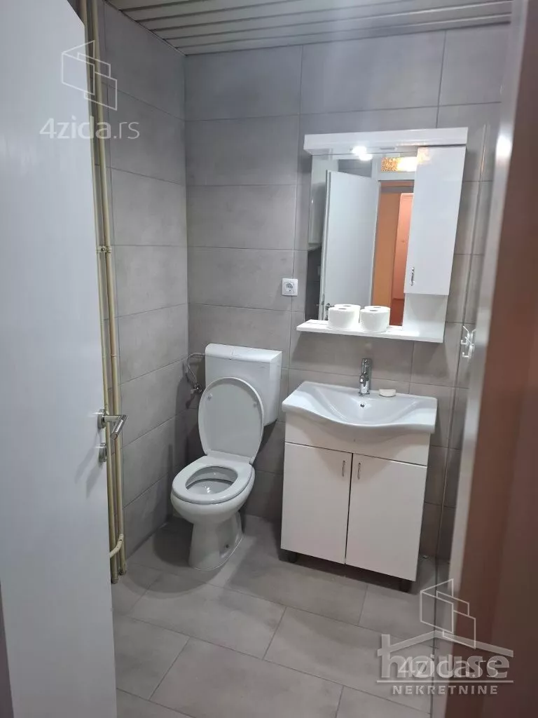 Četvoroiposoban stan | 4zida