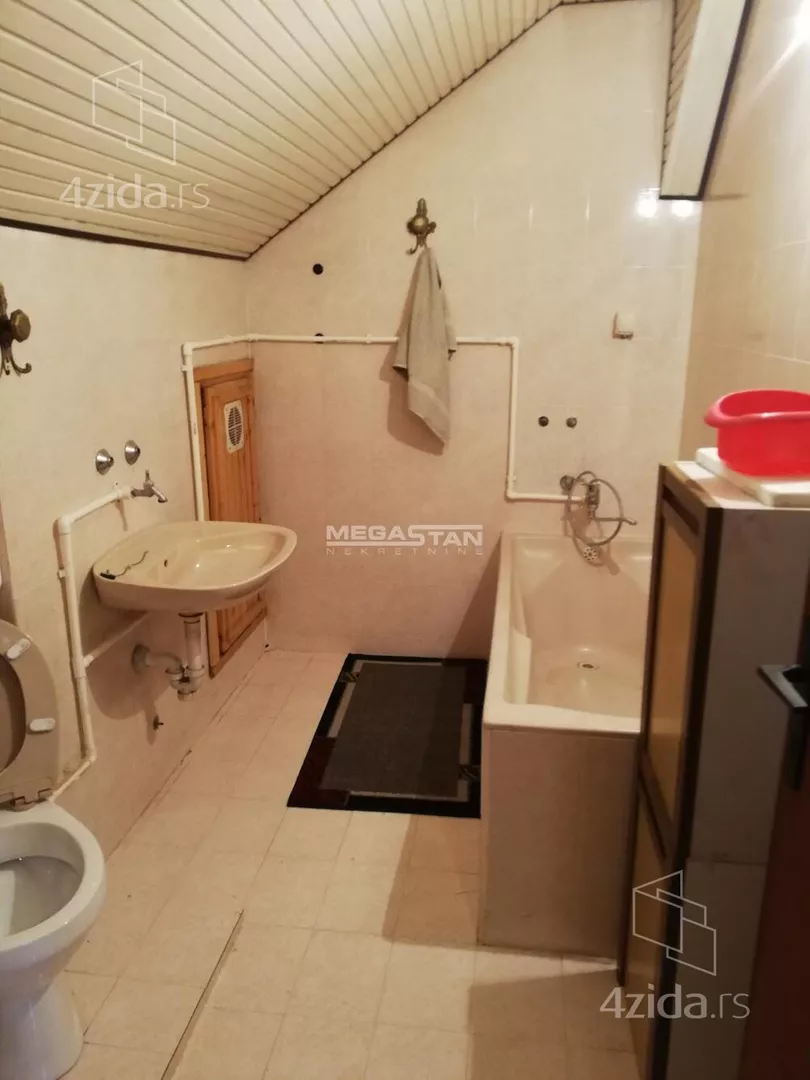 Poslovna zgrada | 4zida