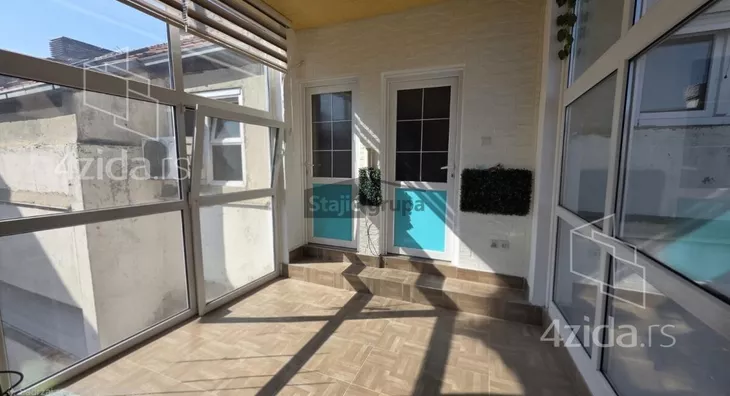 Petosoban stan | 4zida