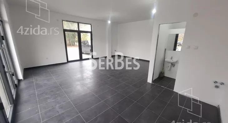 Poslovna zgrada | 4zida