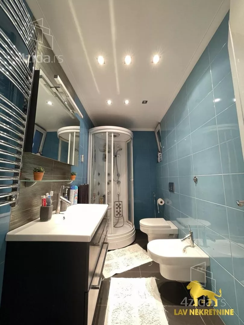 Šestosoban stan | 4zida