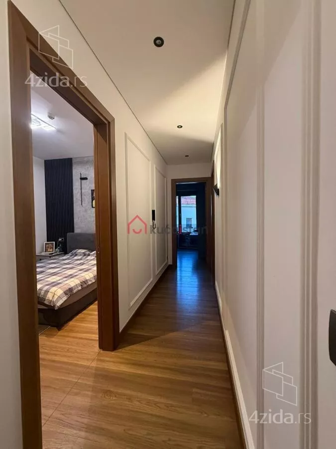 Petosoban stan | 4zida