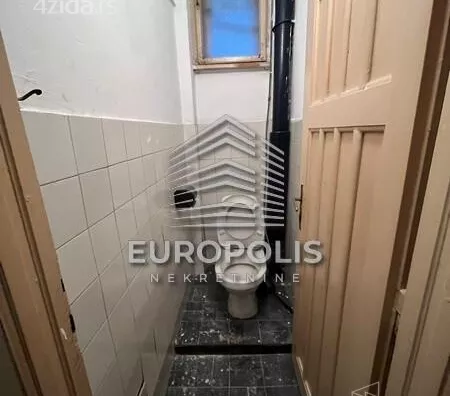 Četvoroiposoban stan | 4zida