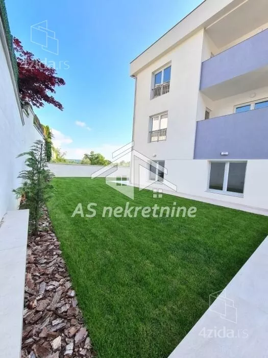 Šestosoban stan | 4zida