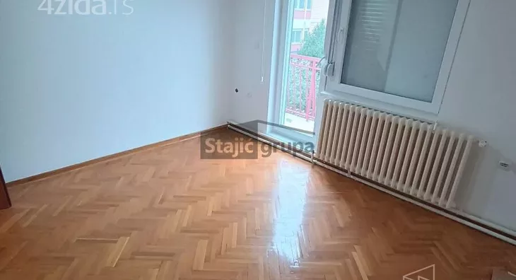 Četvoroiposoban stan | 4zida