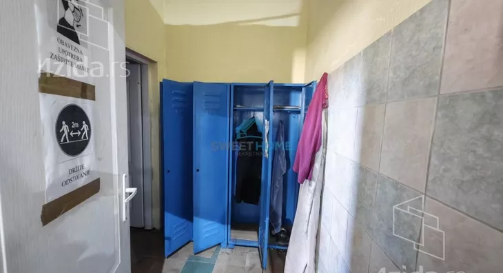 Poslovna zgrada | 4zida