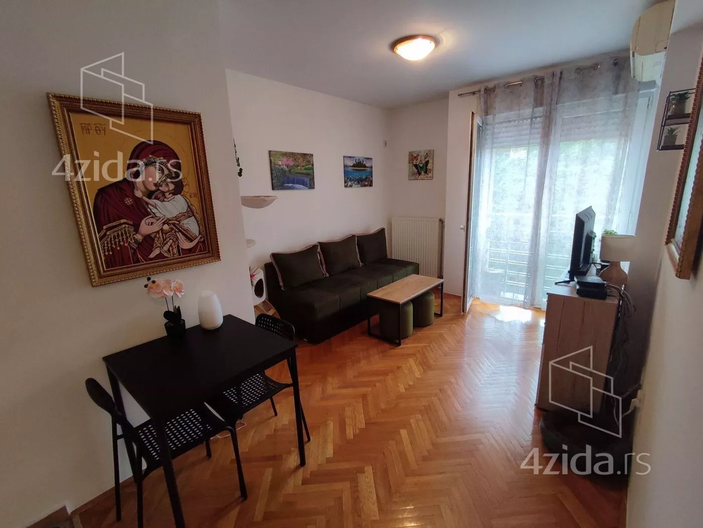 Jednoiposoban stan | 4zida