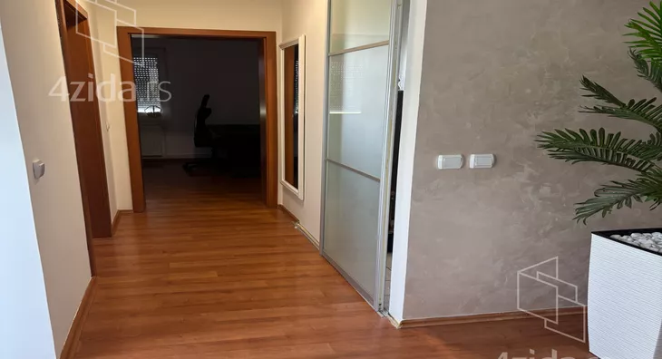 Šestosoban stan | 4zida