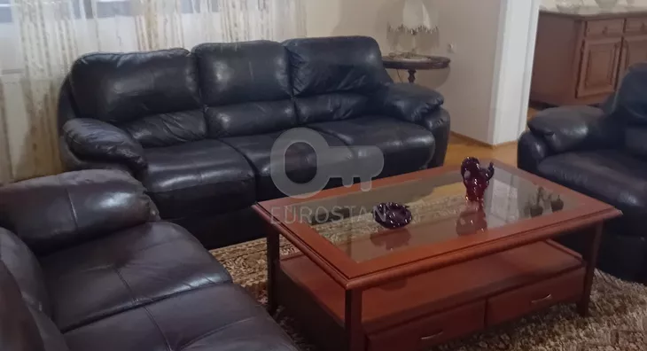 Šestoiposoban stan | 4zida