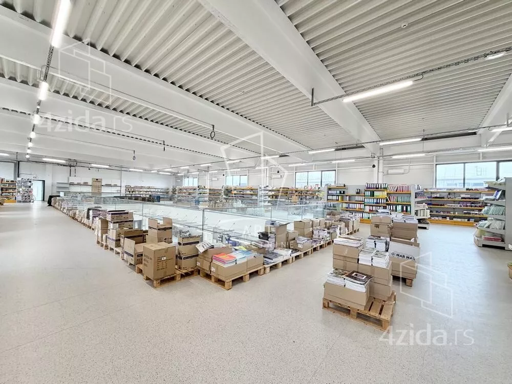 Poslovna zgrada | 4zida