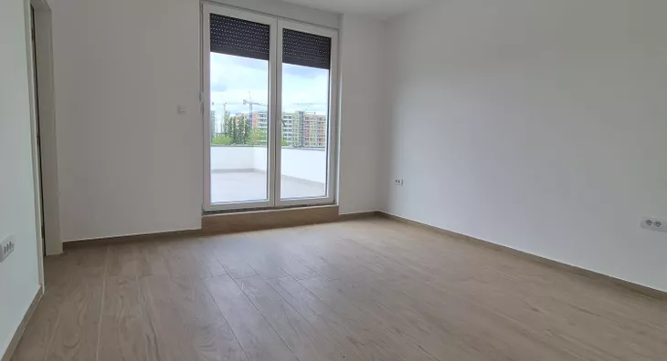 Šestosoban stan | 4zida